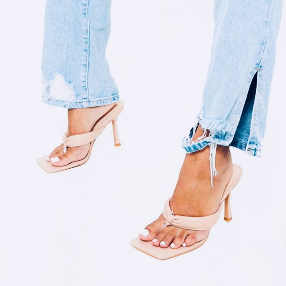 Pretty Little Thing Nude PU Padded Toe Thong Mid Heeled Square Toe Mules Size 7 - Picture 4 of 7